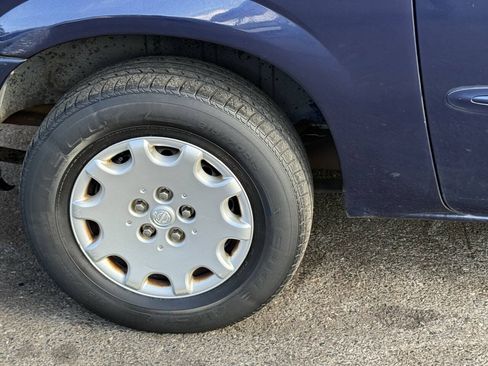 Used 2003 Chrysler Town & Country LX FWD image 10