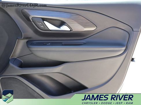 Used 2024 GMC Terrain SLE FWD image 7