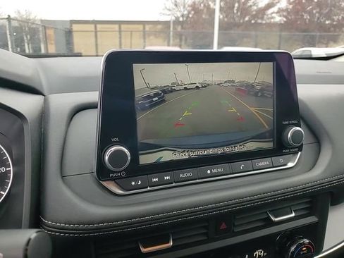 Used 2025 Nissan Rogue SV image 20