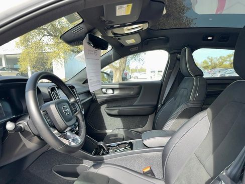 Certified 2023 Volvo C40 P8 Recharge Ultimate image 12