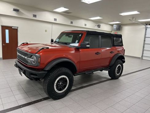 Certified 2022 Ford Bronco Badlands w/ Sasquatch Package AWD/4WD image 4