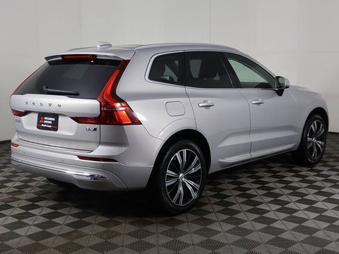 Used 2022 Volvo XC60 B6 Inscription w/ Climate Package image 11