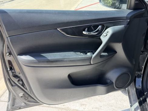 Used 2019 Nissan Rogue SV FWD image 8