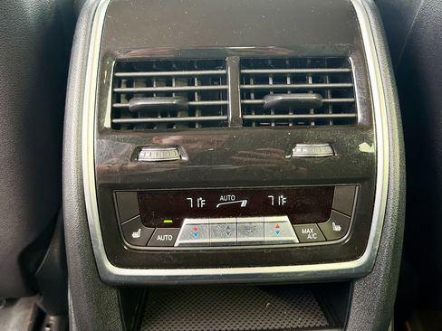 Used 2024 BMW X7 xDrive40i w/ Premium Package image 21