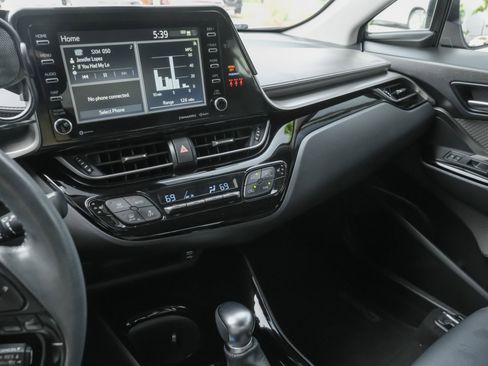 Used 2022 Toyota C-HR Limited FWD image 21
