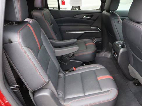 Used 2024 Chevrolet Traverse RS FWD image 36