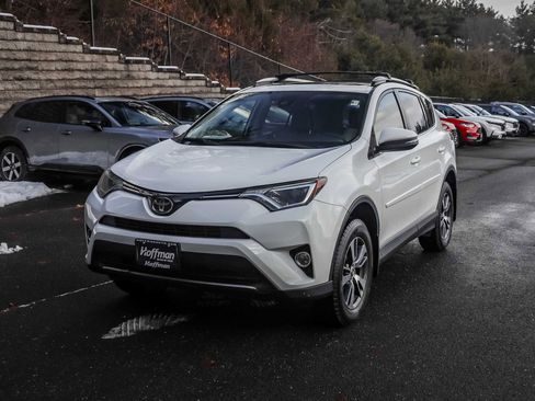 Used 2018 Toyota RAV4 XLE image 11