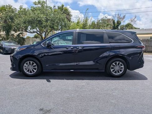 Used 2025 Toyota Sienna XLE FWD image 7