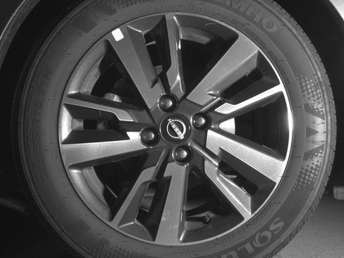 Used 2025 Nissan Versa SV image 12