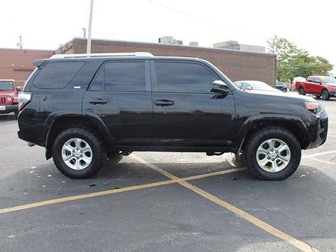 Used 2016 Toyota 4Runner SR5 AWD/4WD image 5
