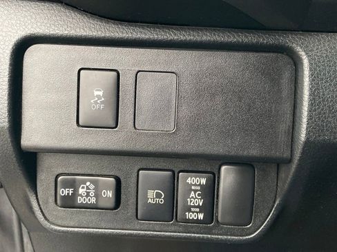Used 2021 Toyota Tacoma TRD Off-Road w/ Technology Package AWD/4WD image 11