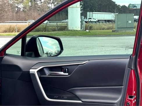 Used 2022 Toyota RAV4 XLE w/ Convenience Package image 16