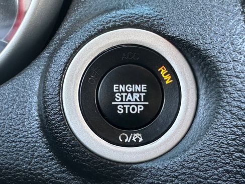 Used 2019 Dodge Journey SE image 26