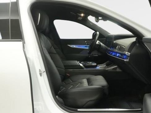 Certified 2024 BMW i7 M70 image 24