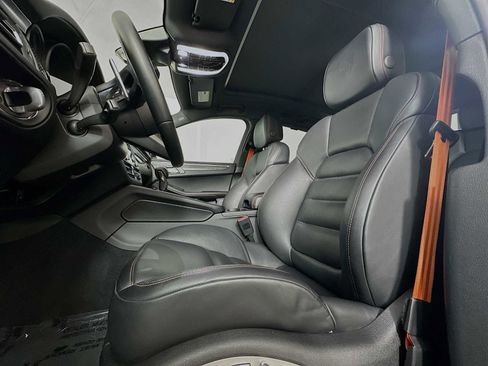 Certified 2024 Porsche Macan GTS image 5