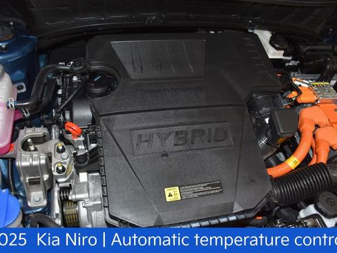 Certified 2025 Kia Niro EX FWD image 7