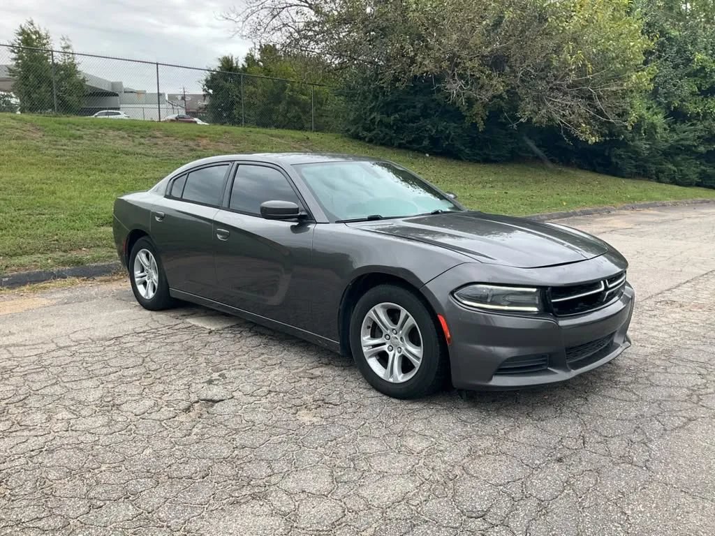 Used 2015 Dodge Charger SE RWD image 1