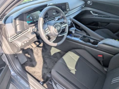Certified 2025 Hyundai Elantra Hybrid FWD image 16