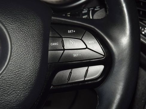 Used 2019 Jeep Cherokee Latitude Plus image 35