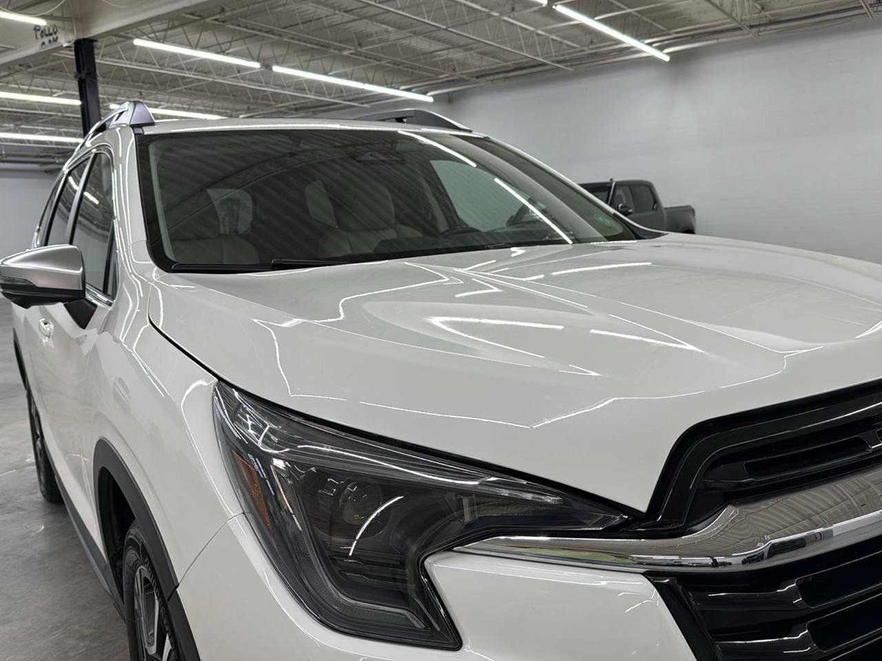 Used 2023 Subaru Ascent Limited w/ Technology Package AWD/4WD image 5