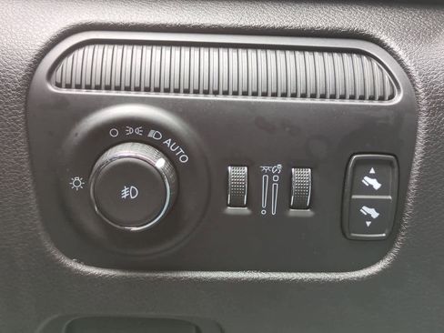 Used 2023 Jeep Wagoneer 2WD image 17