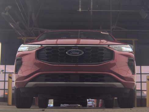 Used 2024 Ford Escape ST-Line w/ Tech Pack #1 AWD/4WD image 3