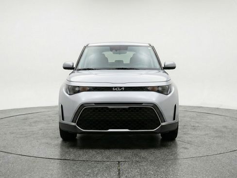Used 2025 Kia Soul LX w/ LX Technology Package image 2
