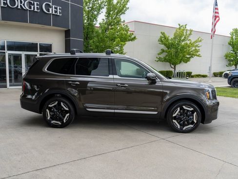 Used 2025 Kia Telluride EX image 8
