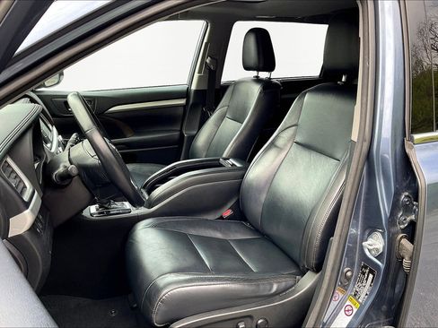 Used 2018 Toyota Highlander XLE AWD/4WD image 21