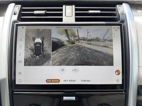 Used 2025 Land Rover Discovery Dynamic SE AWD/4WD image 37