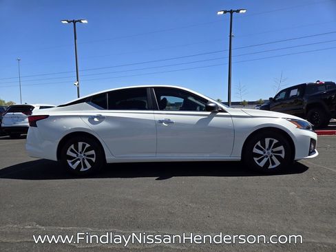 Used 2025 Nissan Altima 2.5 S FWD image 7
