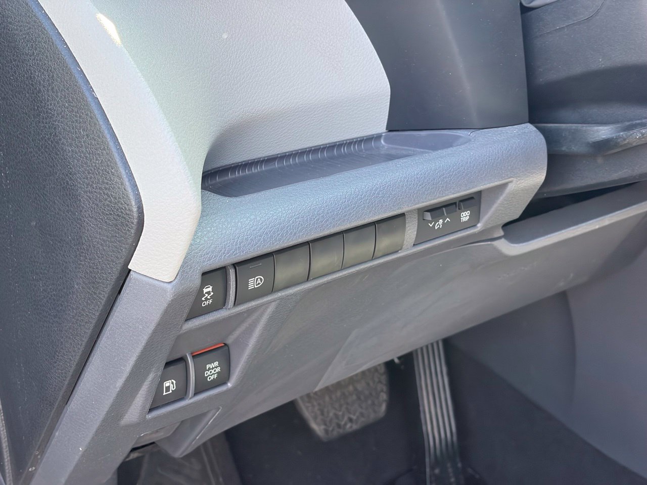 Used 2024 Toyota Sienna XLE FWD image 6