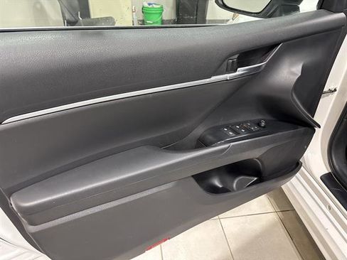 Used 2020 Toyota Camry SE image 8