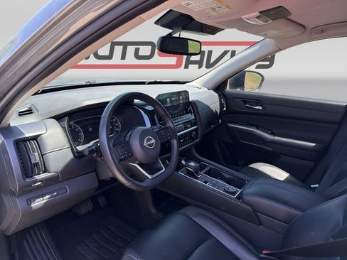 Used 2022 Nissan Pathfinder SL AWD/4WD image 10