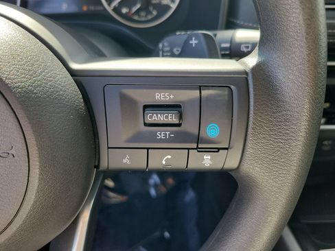 Used 2024 Nissan Rogue SV FWD image 21