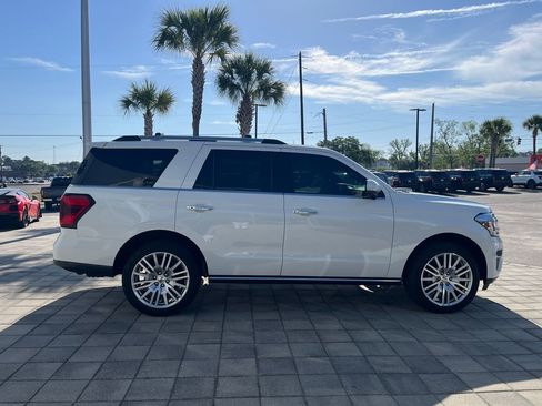 Used 2024 Ford Expedition Limited image 7