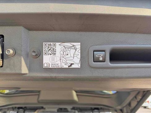 Used 2024 Toyota Sienna XLE image 33