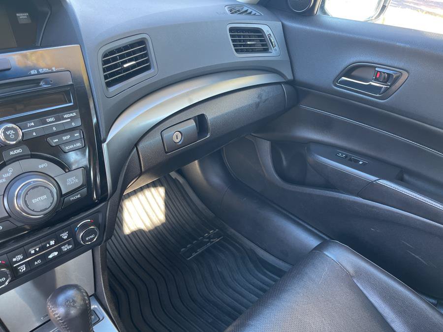 Used 2013 Acura ILX w/ Technology Package FWD image 40