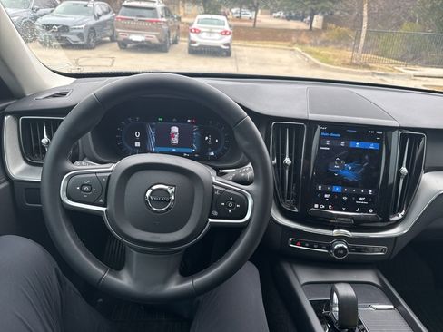 Used 2023 Volvo XC60 B5 Core image 19