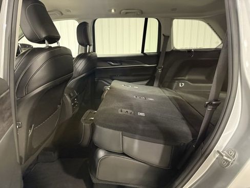 Used 2023 Jeep Grand Cherokee Limited image 30