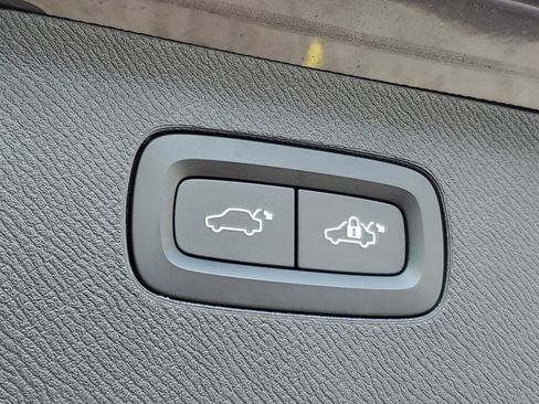 Certified 2023 Volvo XC90 B6 Plus image 9