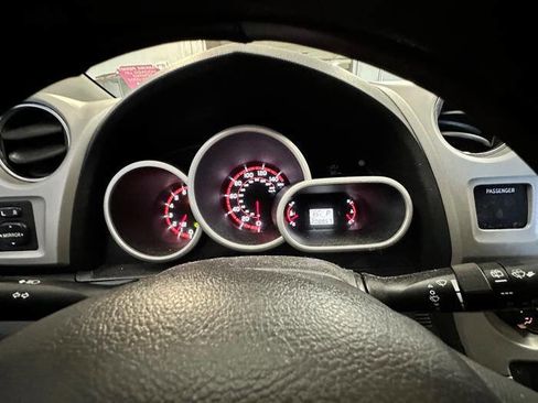 Used 2010 Pontiac Vibe w/ Preferred Package FWD image 35