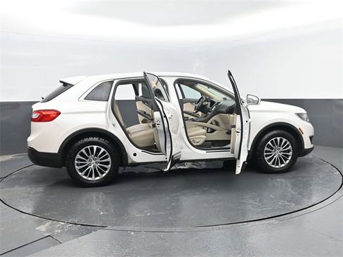 Used 2016 Lincoln MKX Select w/ Select Plus Package image 28