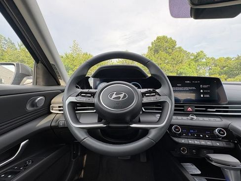 New 2026 Hyundai Elantra Limited FWD image 20