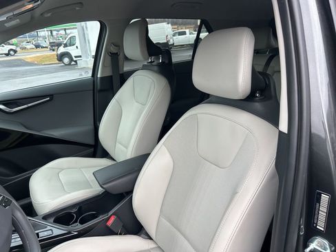 Used 2023 Kia Niro EX image 7