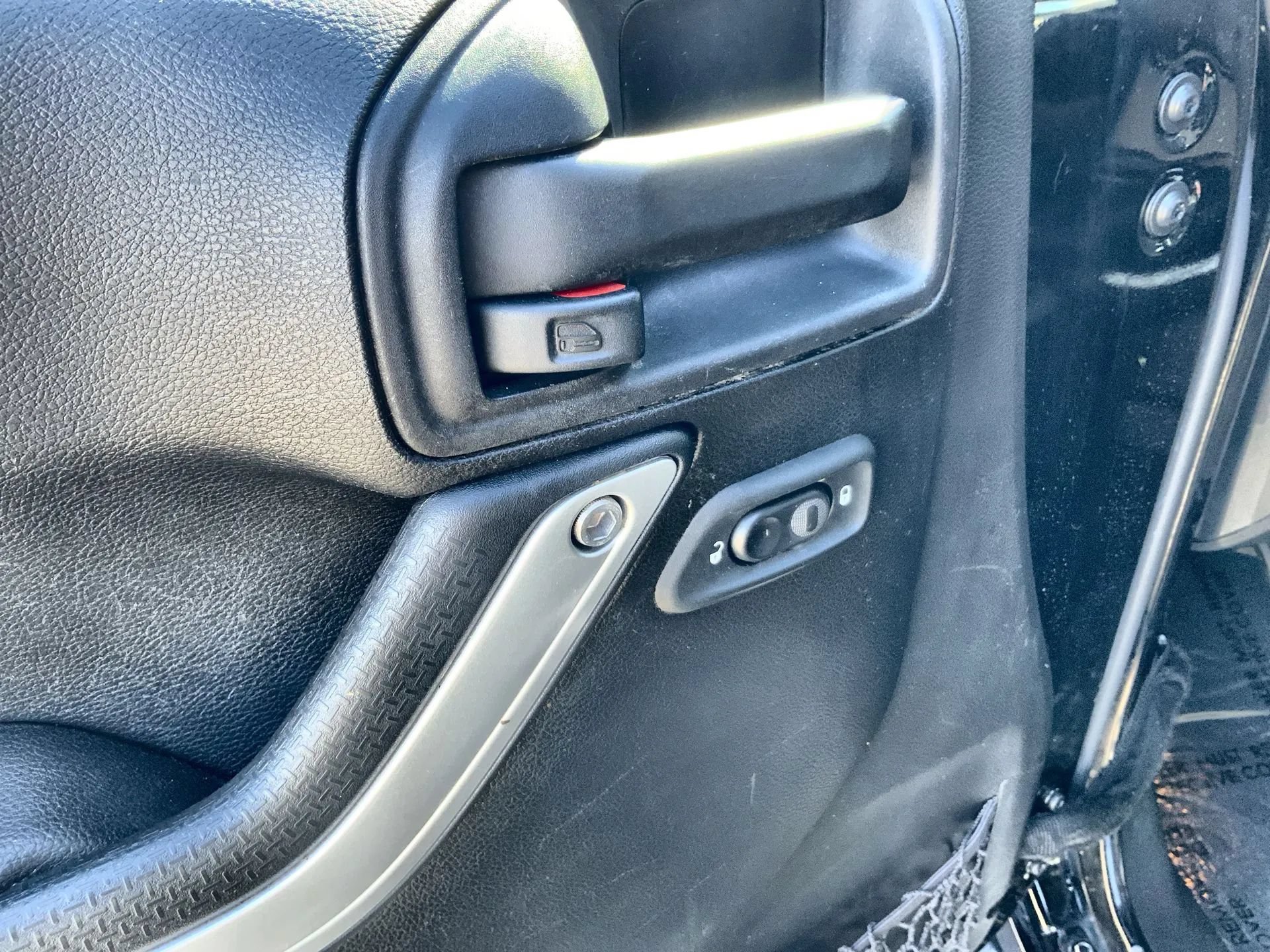 Used 2016 Jeep Wrangler Sahara w/ Connectivity Group AWD/4WD image 15