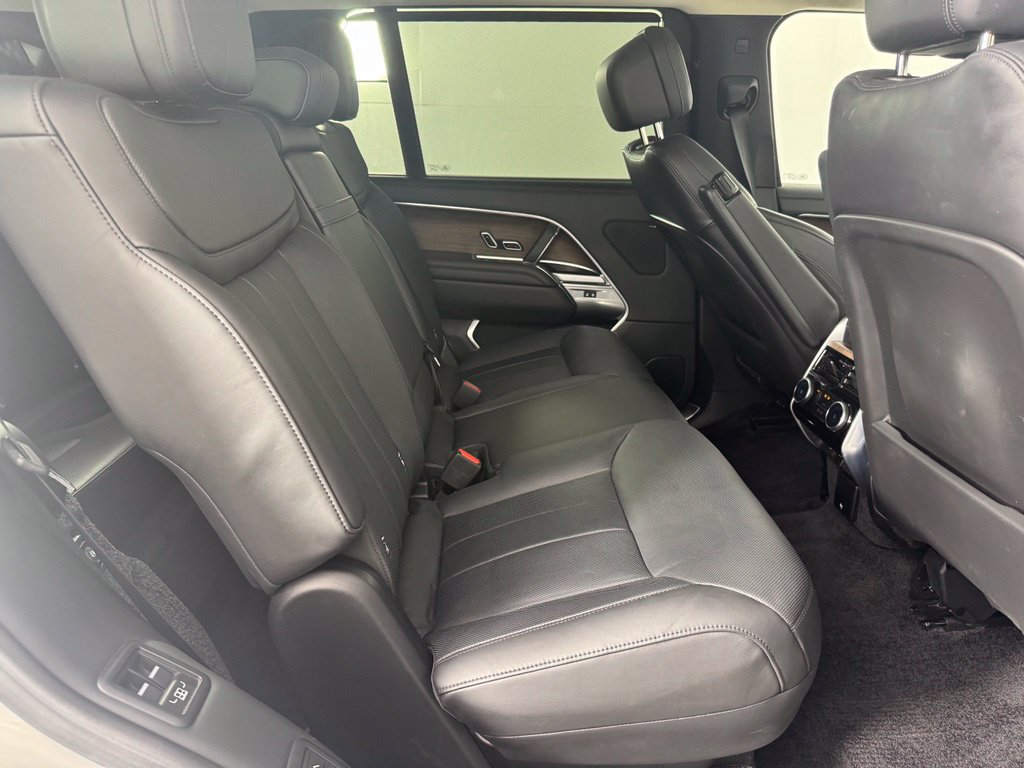Used 2025 Land Rover Range Rover Long Wheelbase SE AWD/4WD image 24