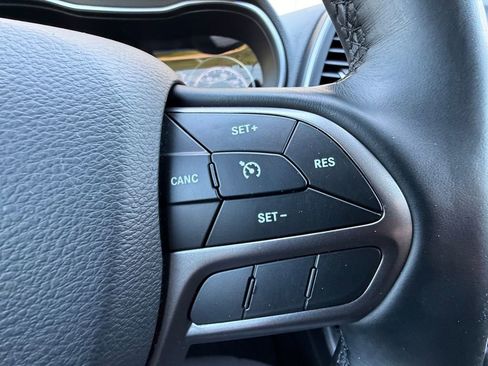 Used 2020 Jeep Cherokee Latitude w/ Cold Weather Group AWD/4WD image 24