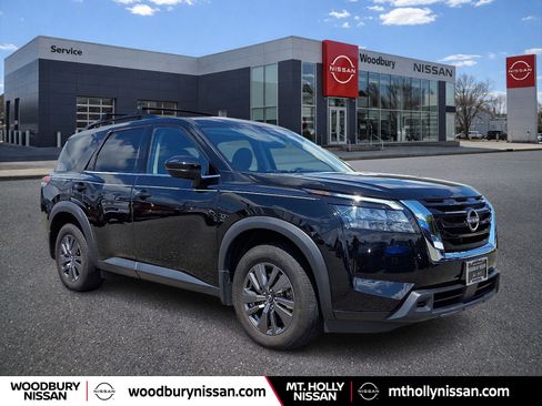 Certified 2024 Nissan Pathfinder SV w/ Lighting Package (N92) AWD/4WD image 1