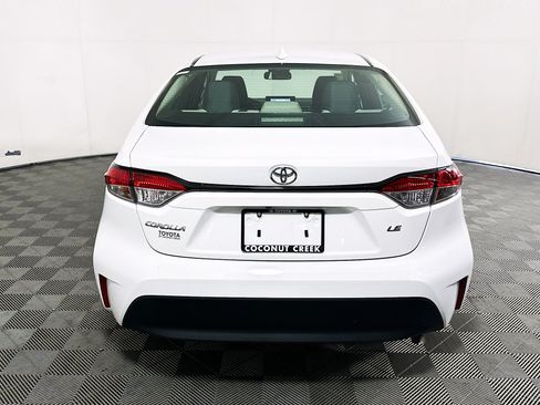 Used 2024 Toyota Corolla LE FWD image 4
